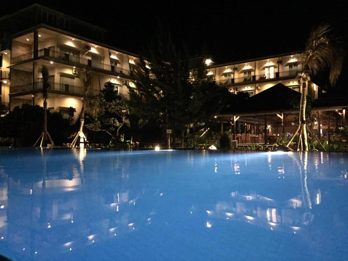 Padadita Beach Hotel Ваингапу Экстерьер фото