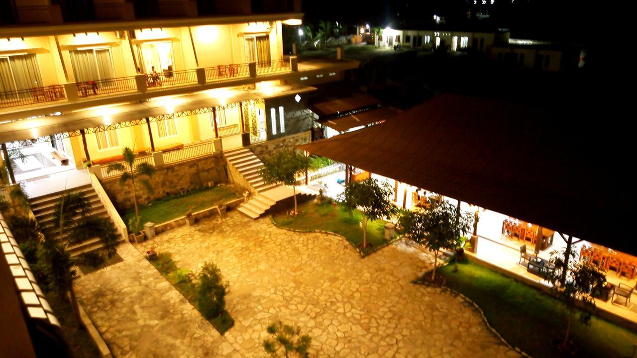 Padadita Beach Hotel Ваингапу Экстерьер фото